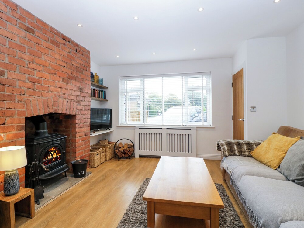 17 Sands Close