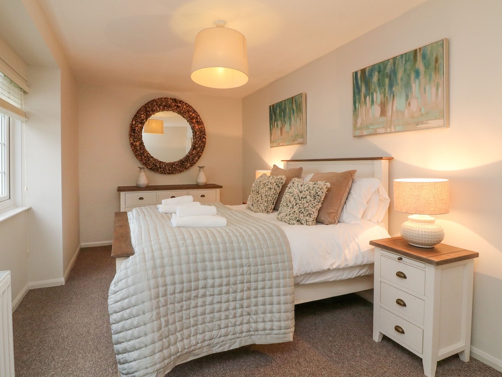 Heron Cottage view 3