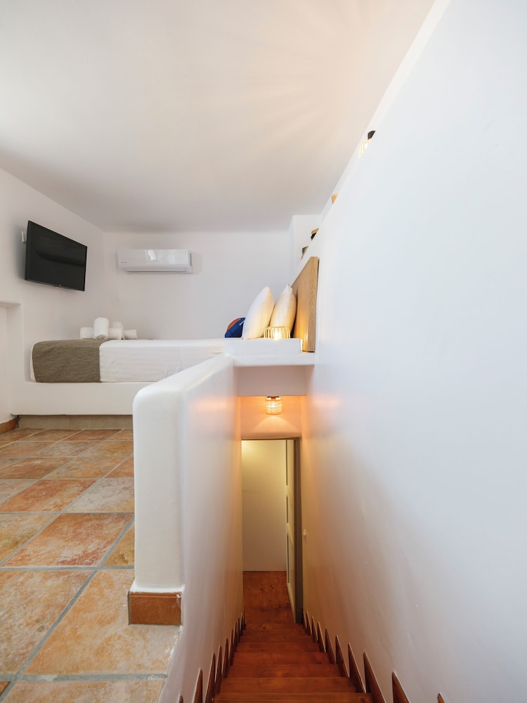 Mr & Mrs Mykonos The Residence