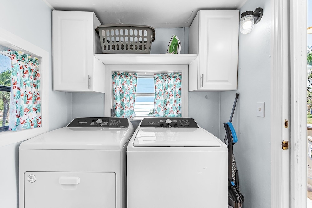 249 Pearl Paradise: 3br/3ba Pool Home! 3 Bedroom Home