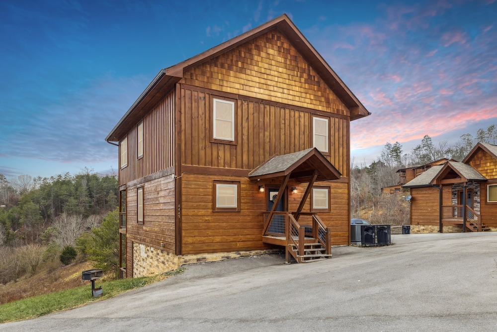 Eden Of The Smokies 5 Bedroom Cabin