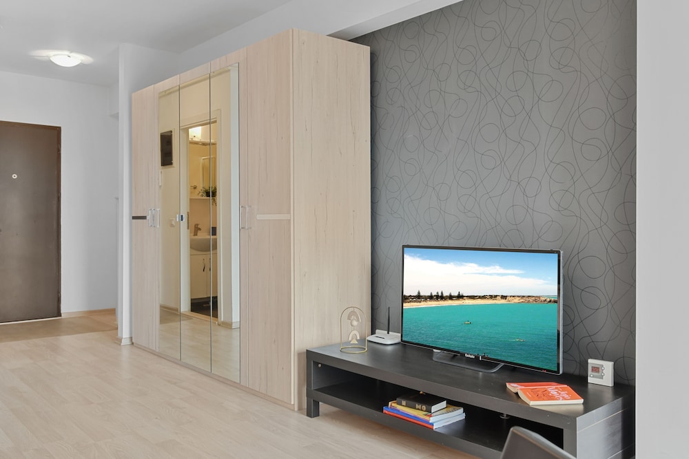 Studio Flat in Airport Residence view 3