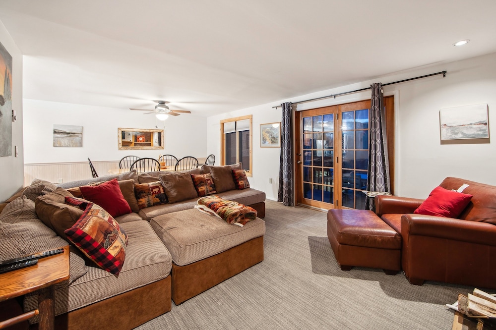 Hudson 76i - A Stylish Mountain Retreat 2 Bedroom Townhouse by The Summit at Gore Mountain