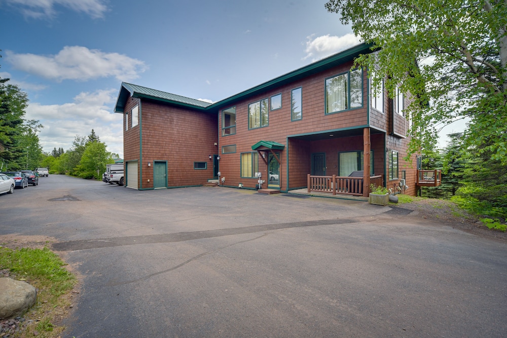 Tofte Tranquility: Lakefront Townhome w/ Balcony! view 5