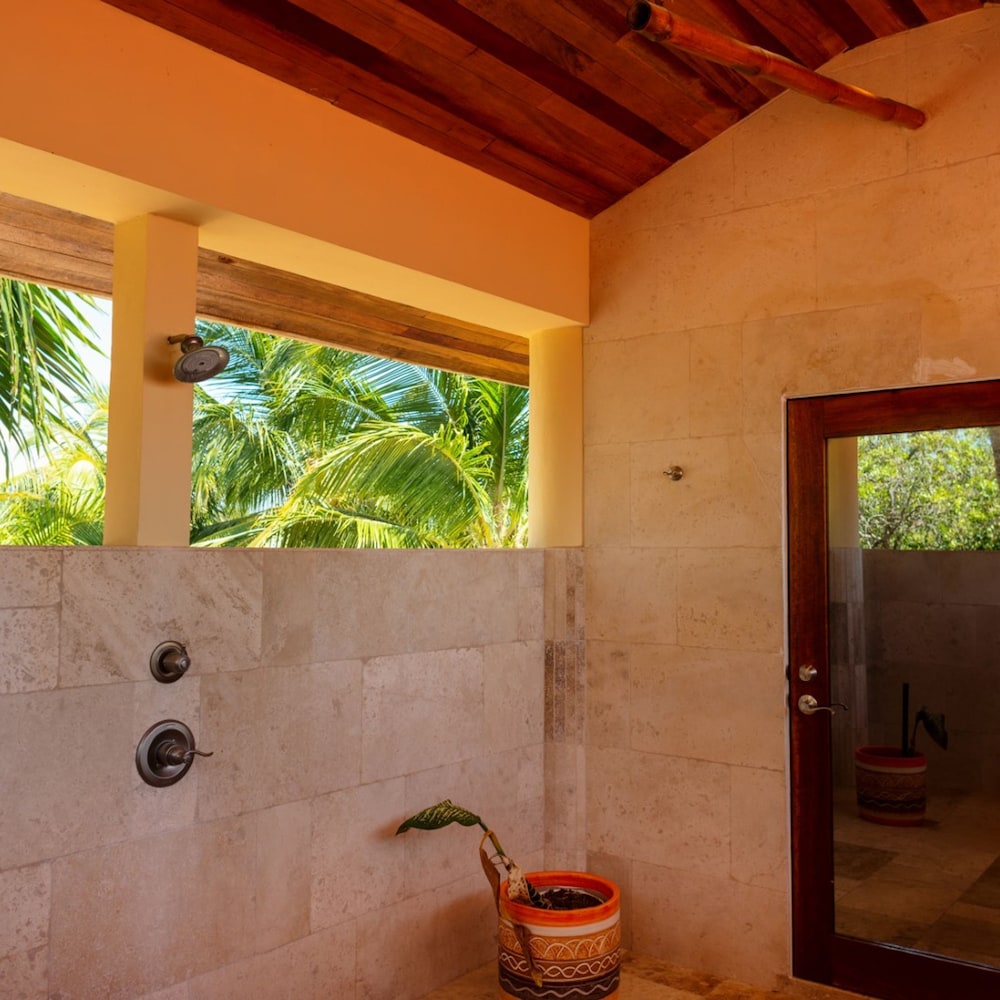 Villa Mission Bay in Belize City