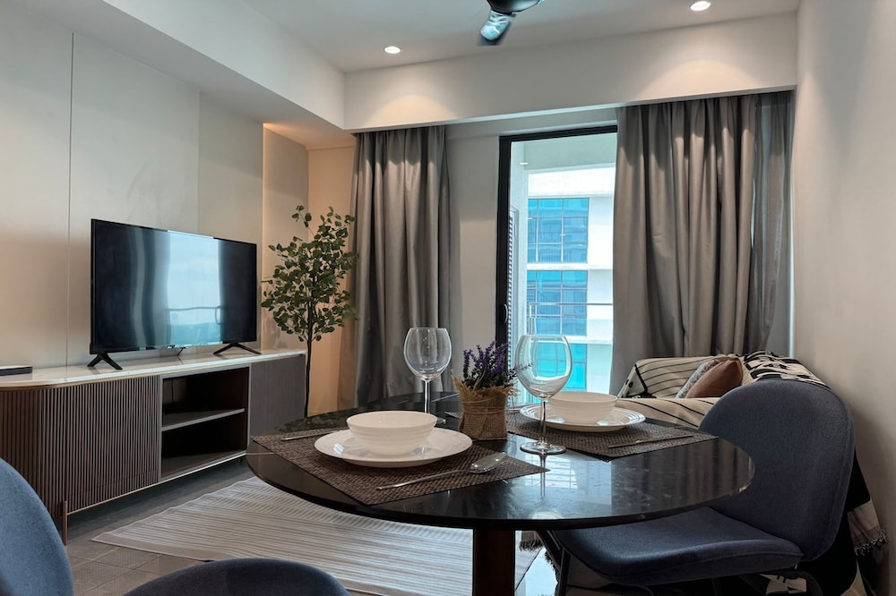 Arcoris Mont Kiara Apartments by Emily in Town