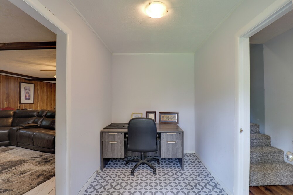 5 Mi to Bellhaven: Spacious Getaway in Jackson