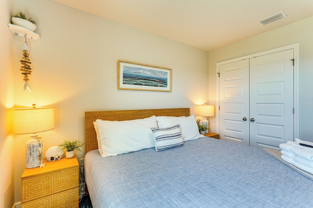 Steps to Ocean: Chic Home w/ Patio in Port St Joe!