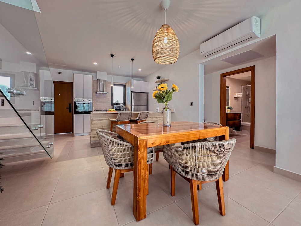 Fantastic Beach Penthouse With Rooftop BBQ
