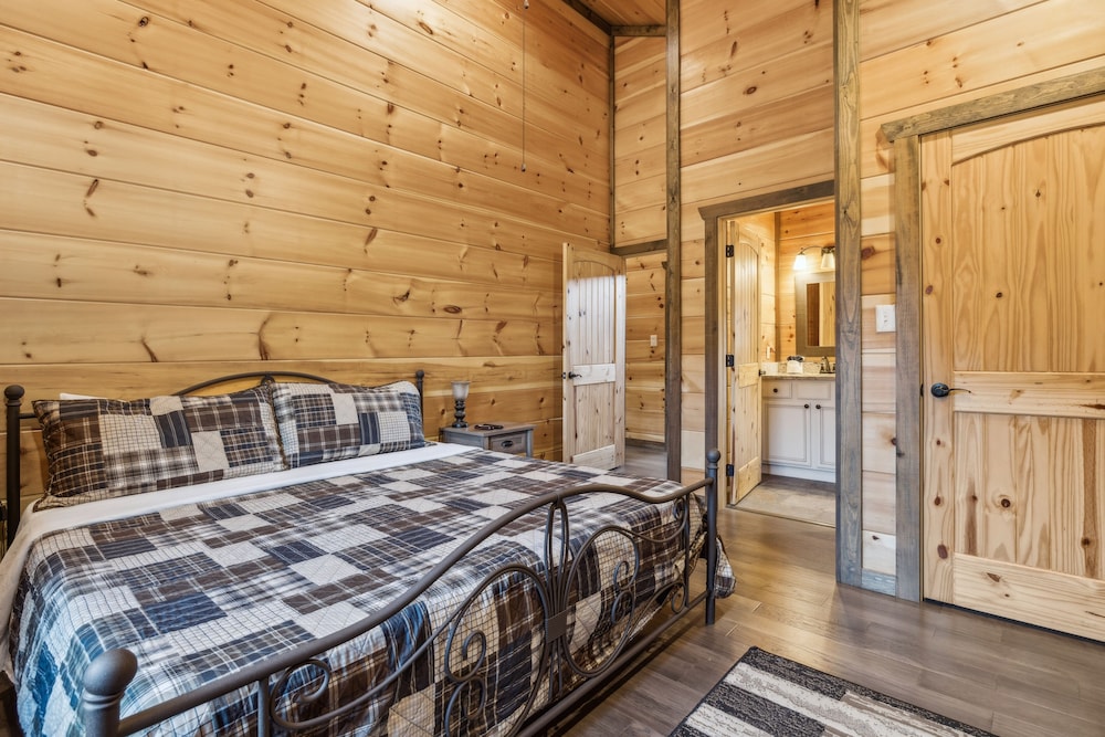 Eden Of The Smokies 5 Bedroom Cabin