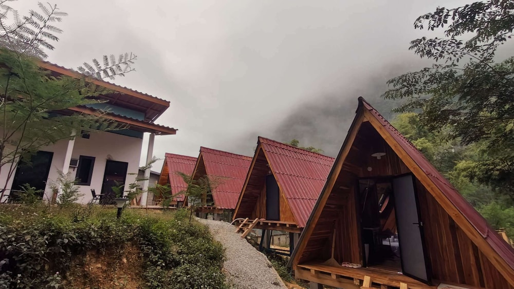 Mimosa Inn Nong Khiaw view 3