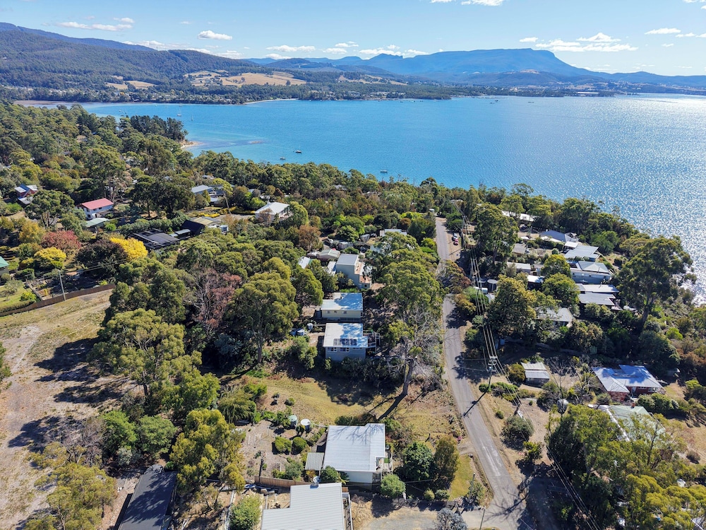 Coningham Beach House - 3 Bedrooms