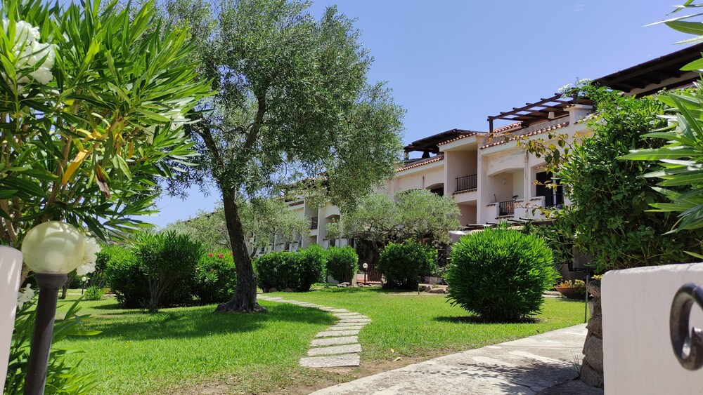 Blue Bay Apartment Baja Sardinia view 4