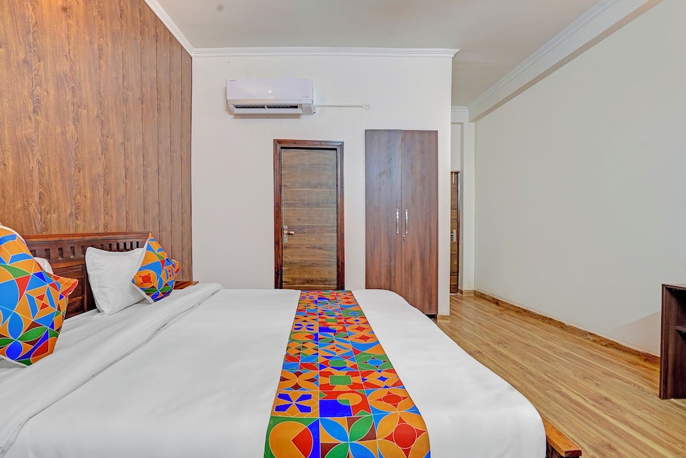 Fabhotel Hazel Town House