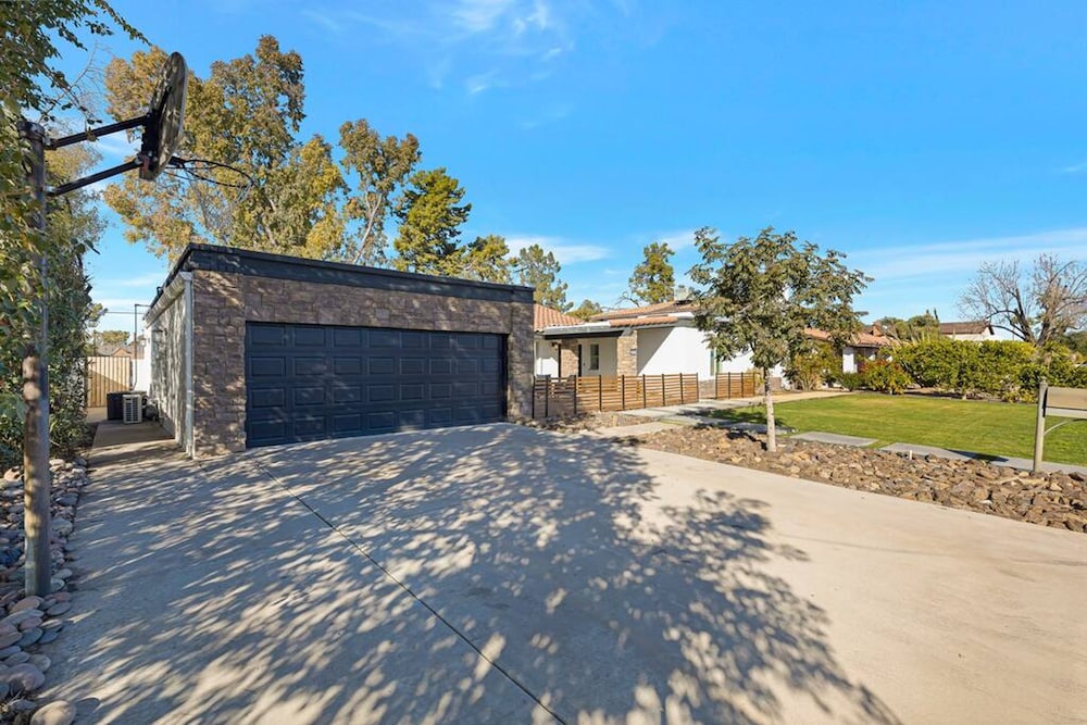 Huge Golf Course Home-free Heated Pool Theatre Gym