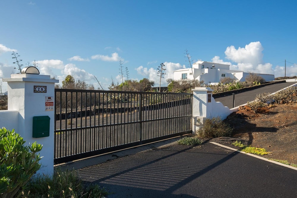 The View in T as With 4 Bedrooms and 4 Bathrooms