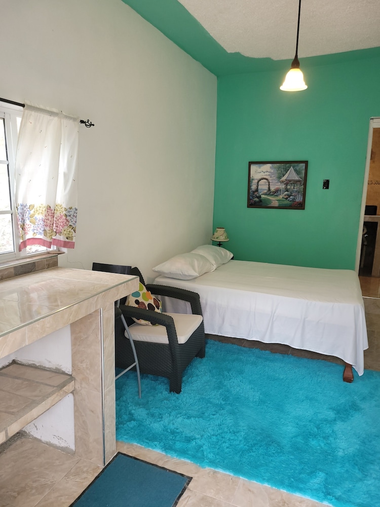 Cozy studio apartment with private parking