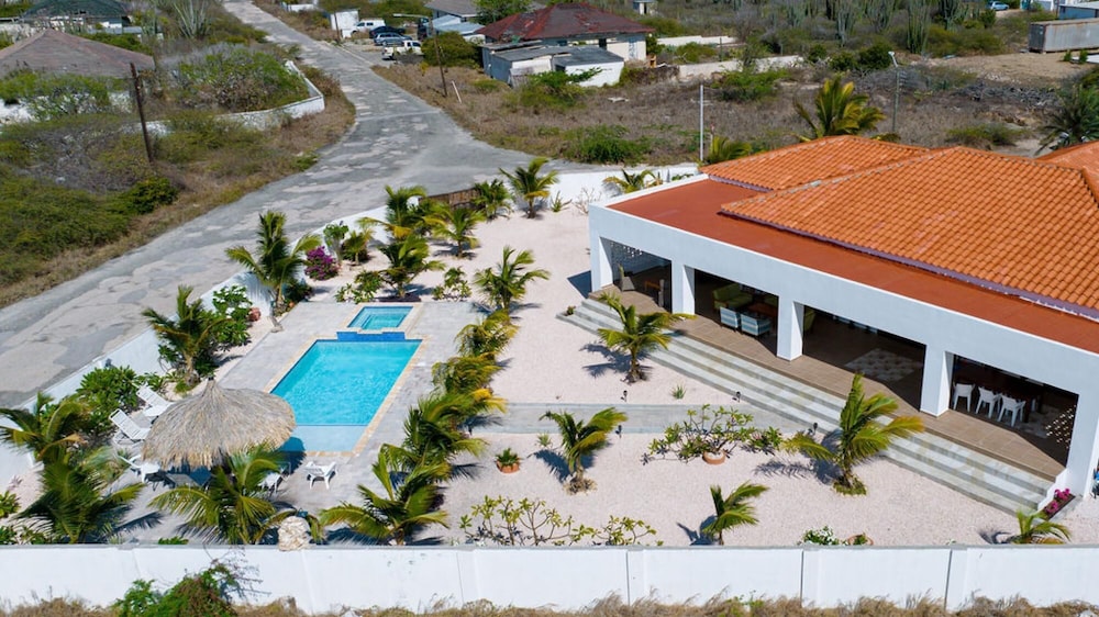 Beautiful 3br2 5BA Villa w Pool Close 2 Baby Beach