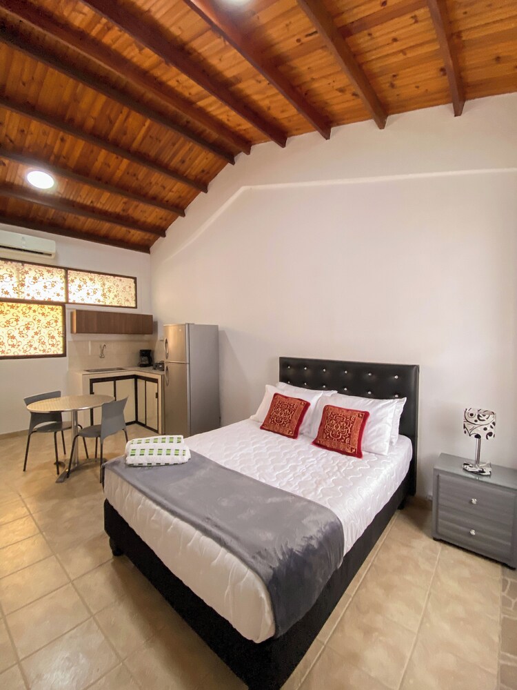 Hostal CaliView Inn