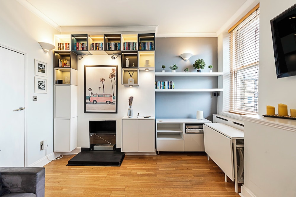 Charming One-bedroom Gem in Earls Court