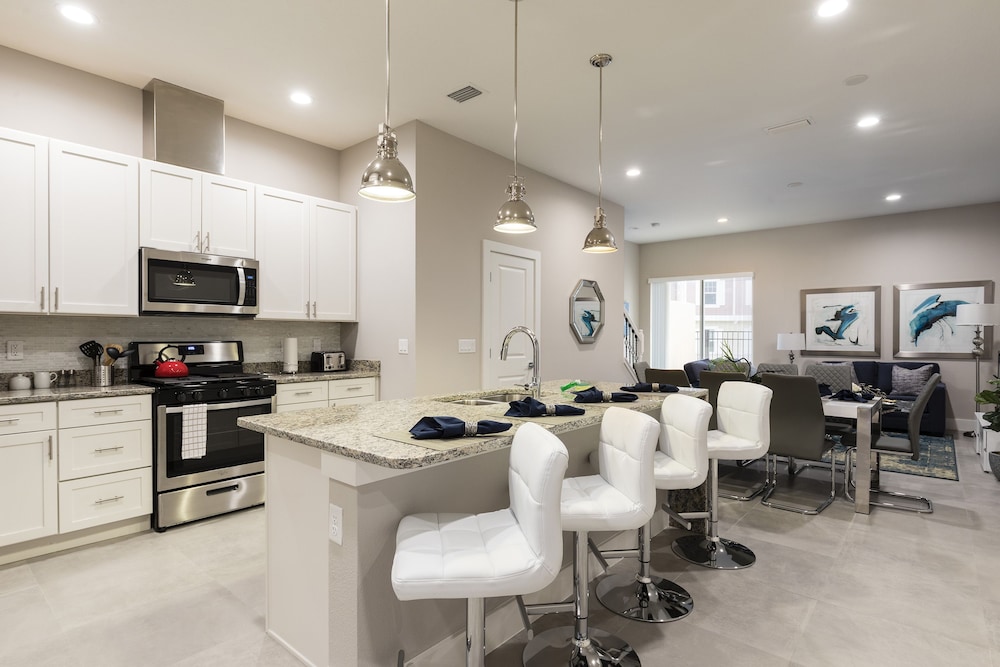 Summerville Vacation Homes by Columbia Management