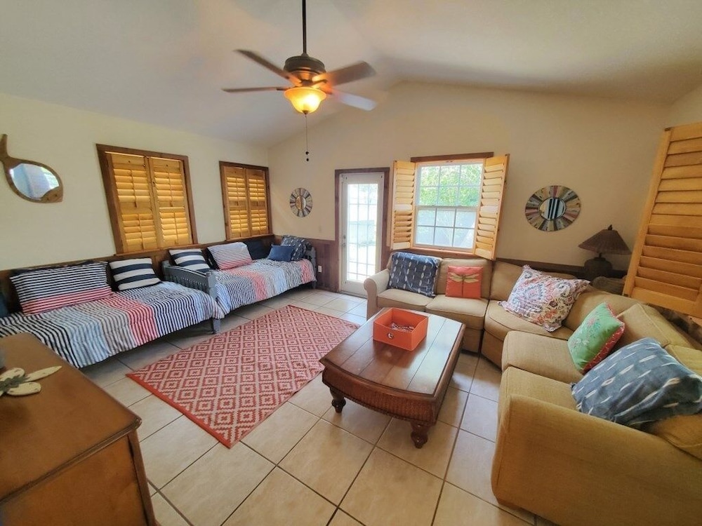 Beach Blossum 3 Bedroom Home