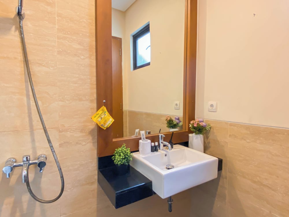 Spacious And Comfy 3Br (6 Pax) At Vimala Hills Villa & Resort Gadog