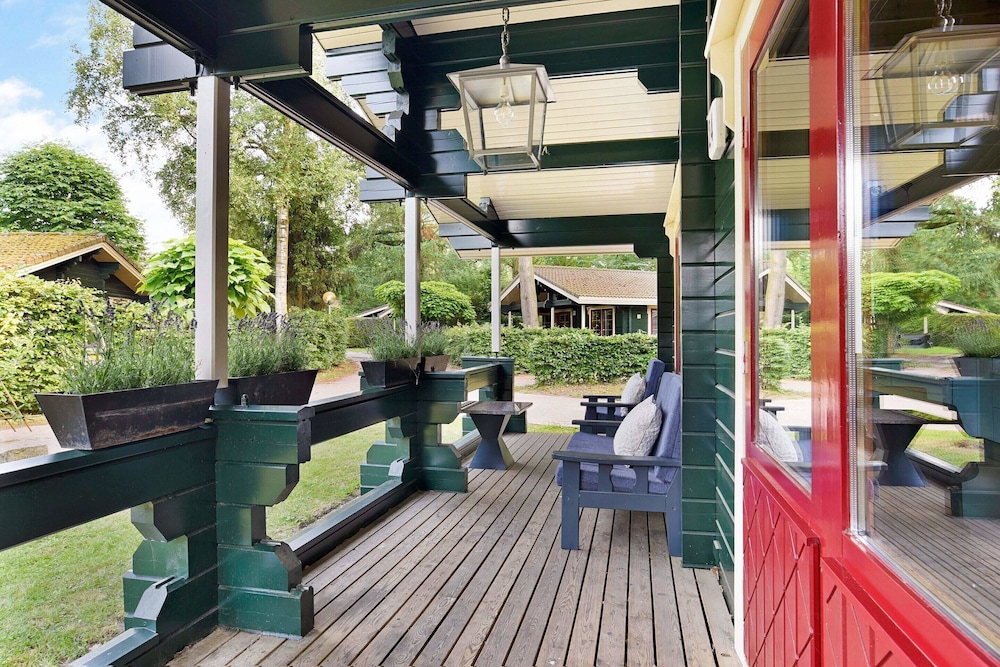 Finnish Chalet with Private Garden & Sauna near Veluwe