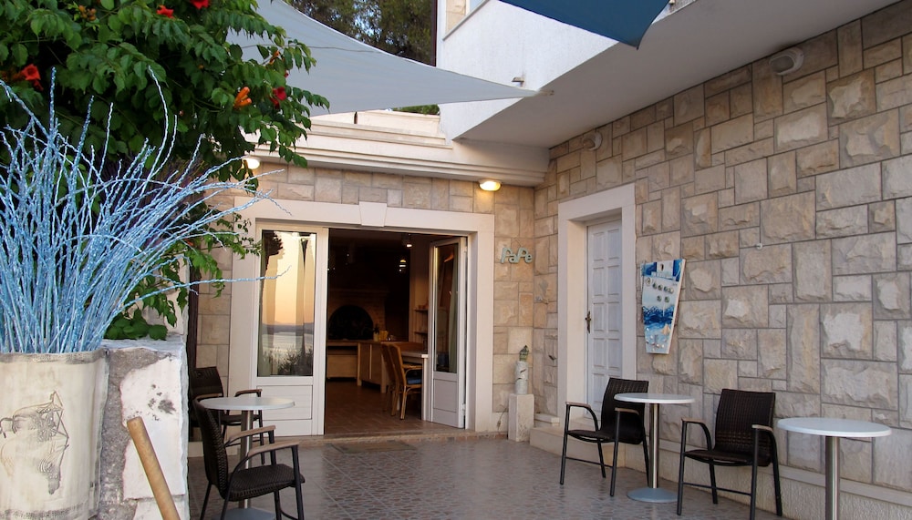 Villa PaPe view 3