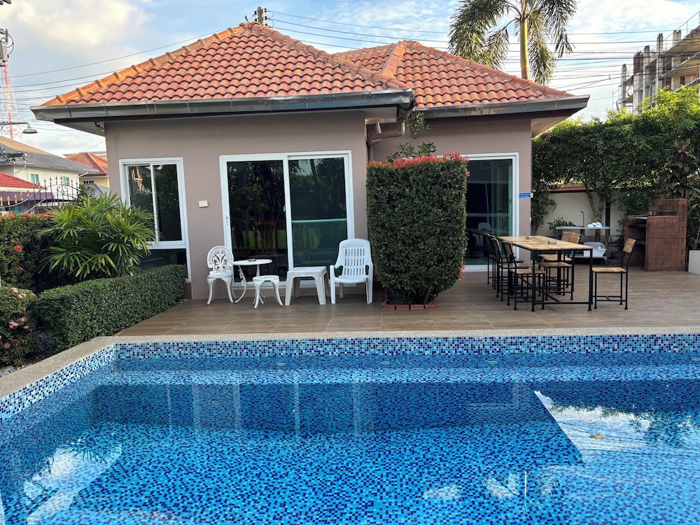 khun mai villa