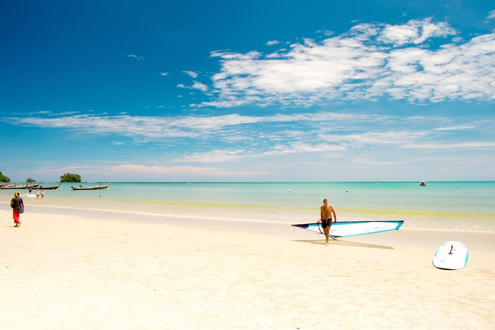 Safari 1br Apartment Pool Walk to Beach view 2