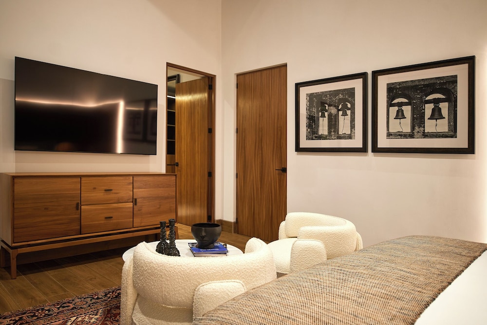 Singular Signature Residences