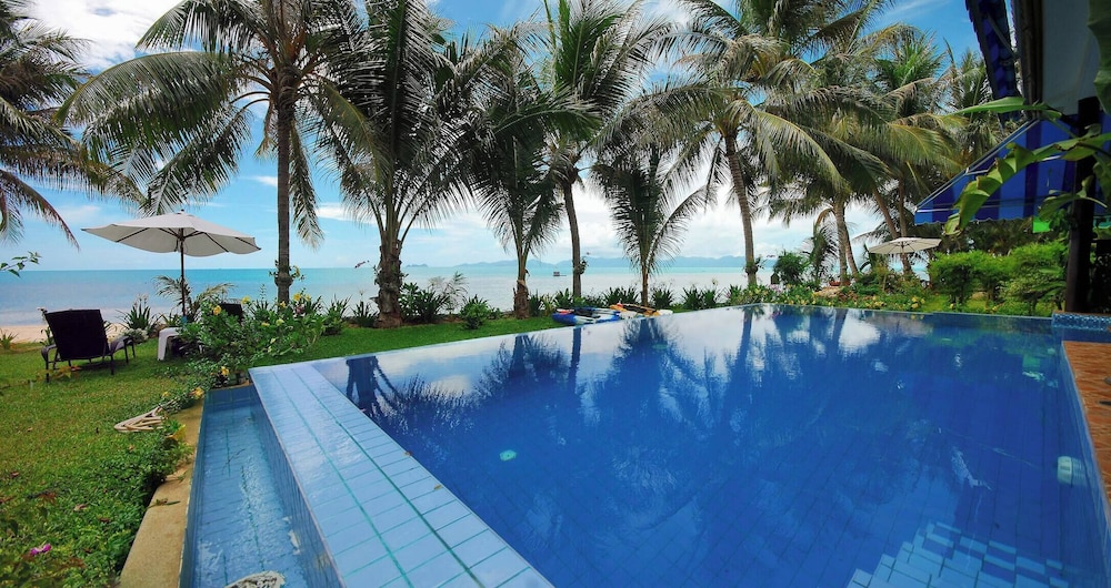 Beachfront Oasis With Private Pool and Jacuzzi on Samui's Bang Por Beach