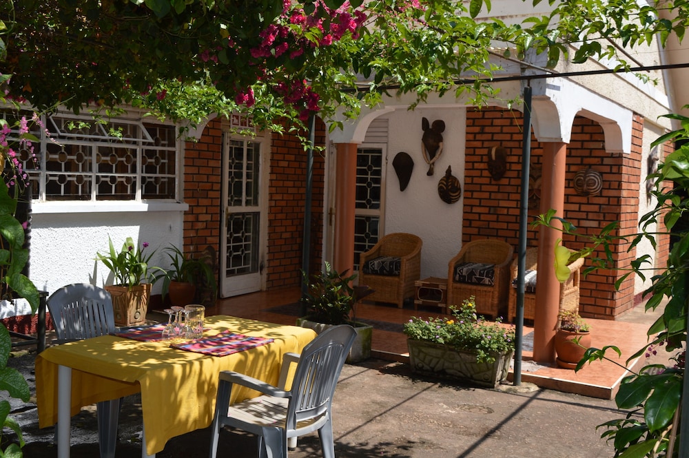 Colonial Residence