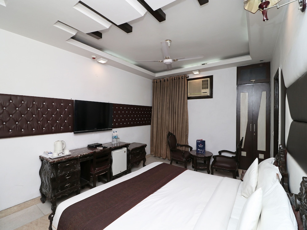 OYO 11201 Near Bhikaji Cama Place