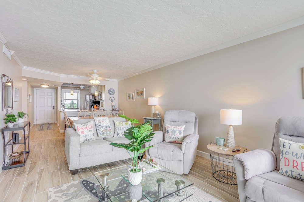 Oceanfront Fort Pierce Condo: Pool & Beach Access!
