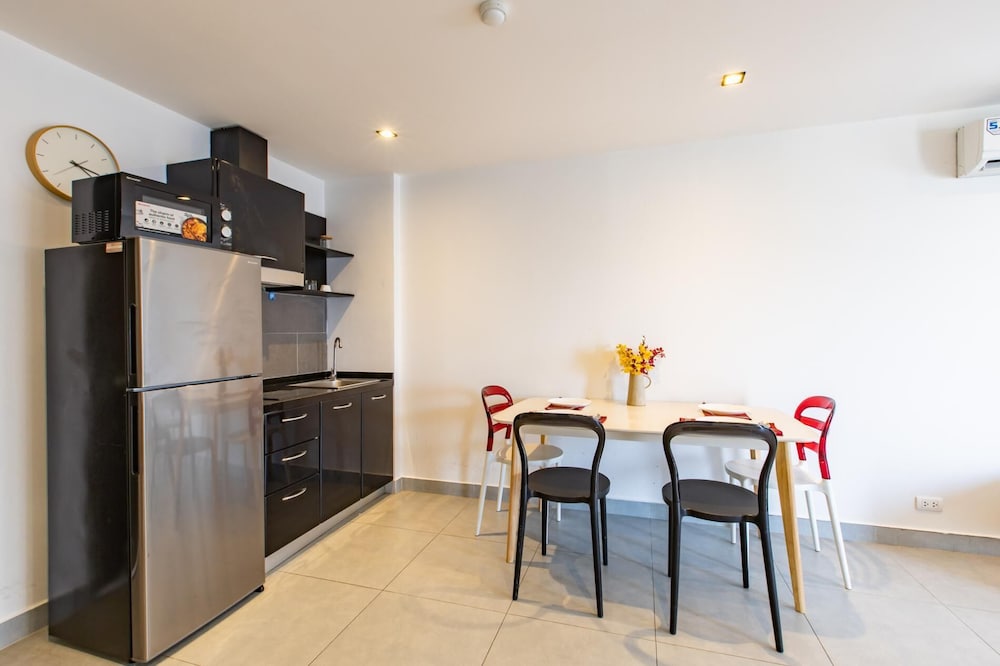 Modern Condo - 1BR T1-401