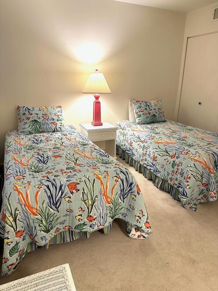 Mariners Court 201