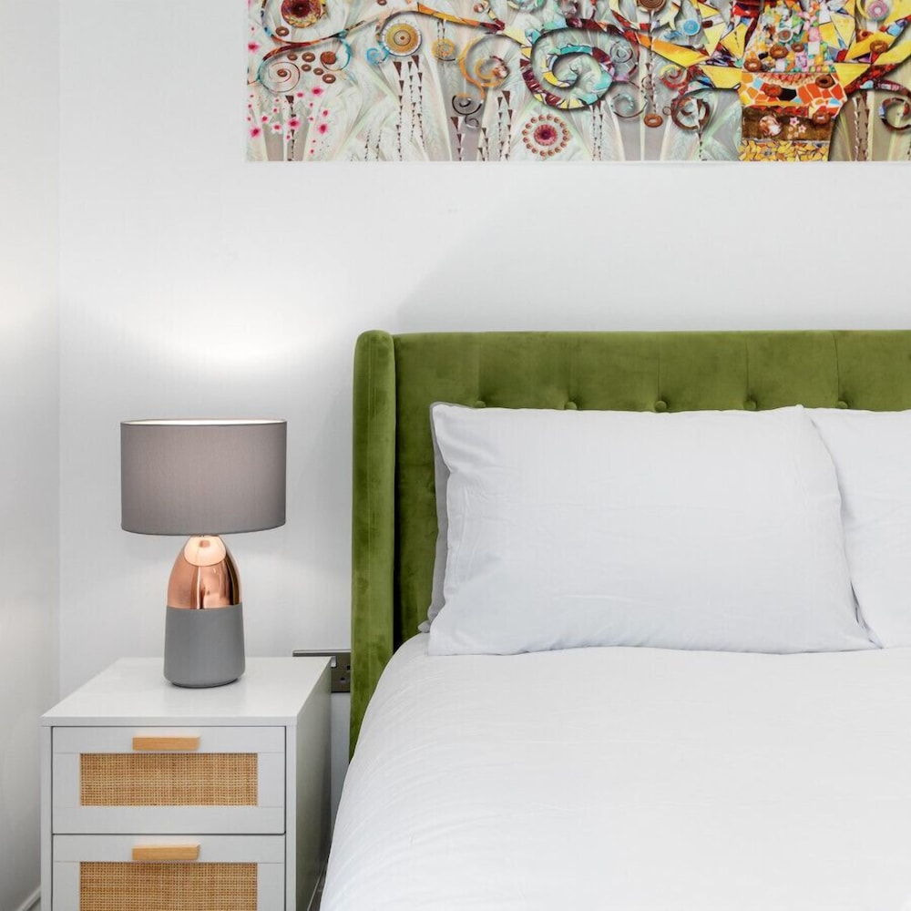 Elegant Spacious Luxury 2 bed Apartment Sleeps 6