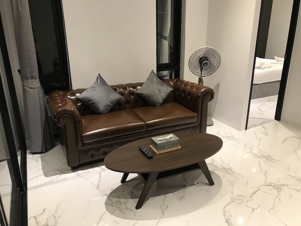 Lennon Maison