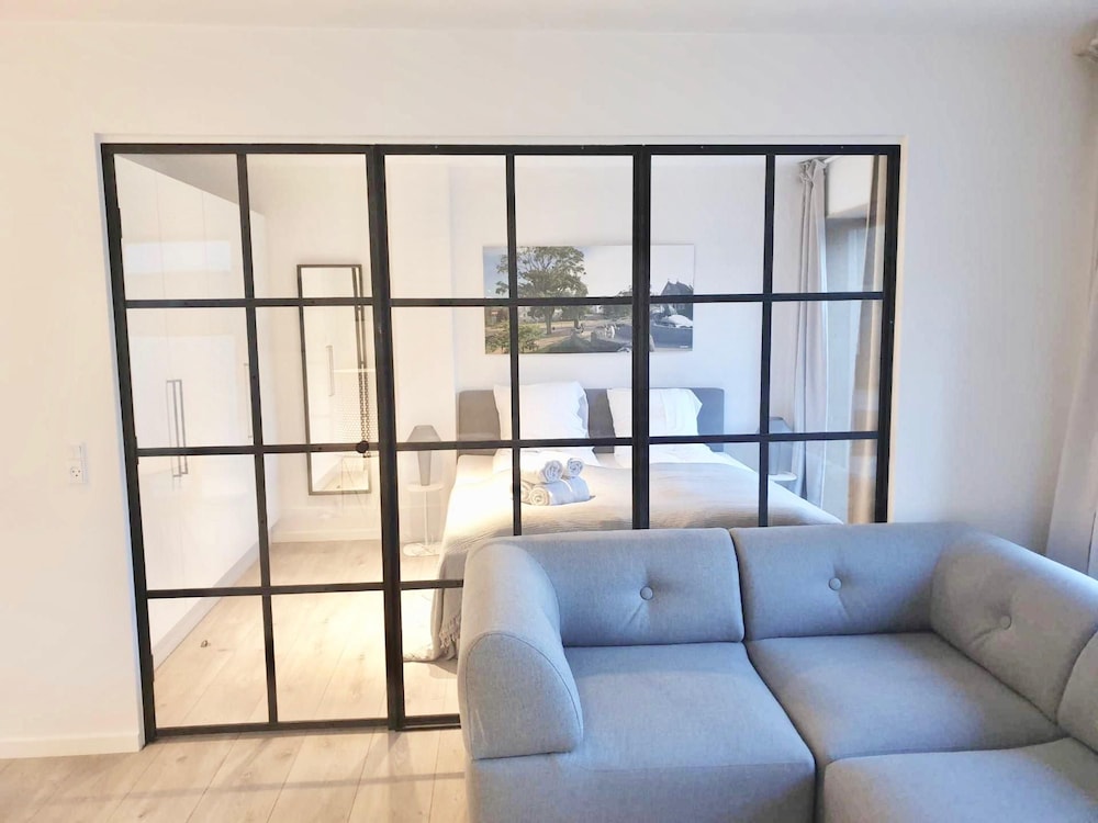 Fantastic Apartment w French Balcony