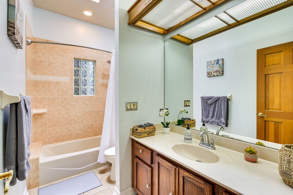 Tampa Vacations - Convenient Tampa Home: Lanai, Pool - Property Image 18
