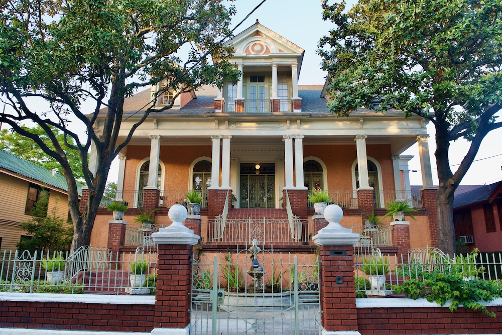 Happy Place BnB - Image 1