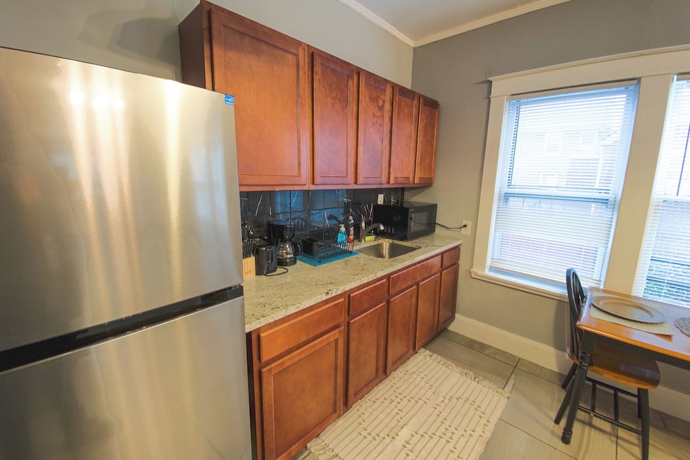 Large 6Br, 2Ba Close To Niagara Falls