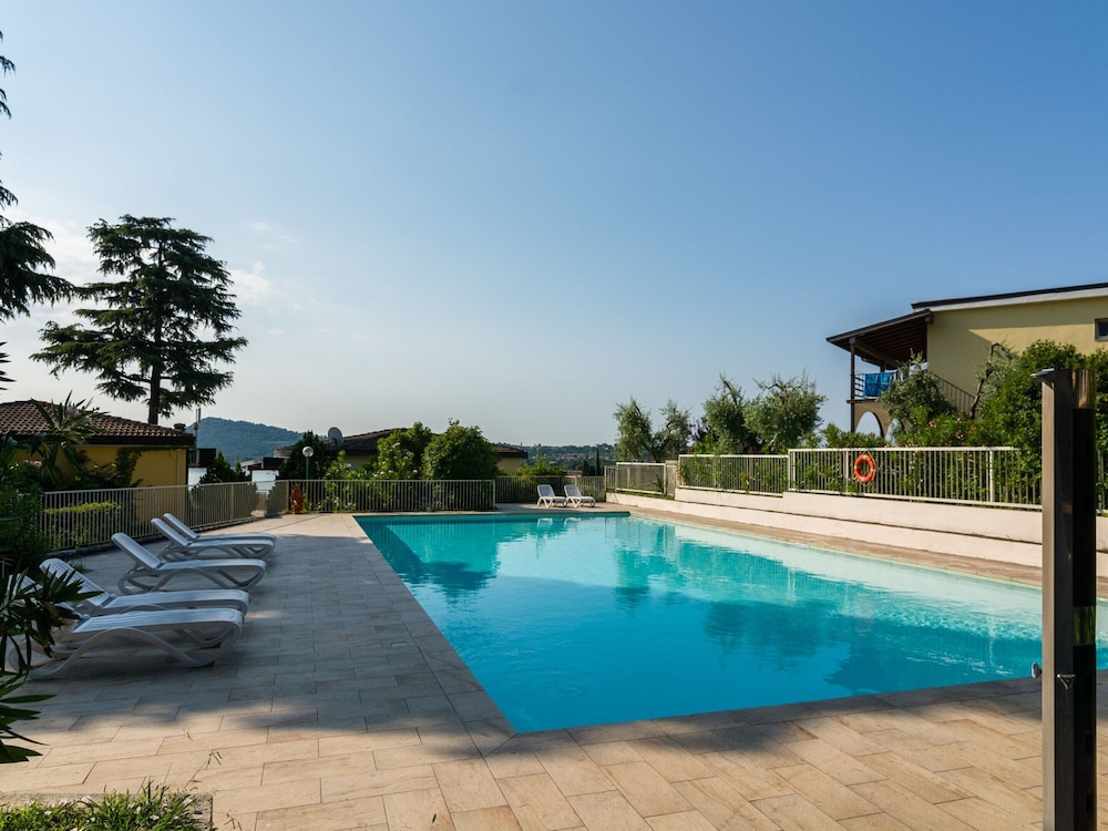 Mansion by Lake Garda With Pools & Olive Trees photo 2