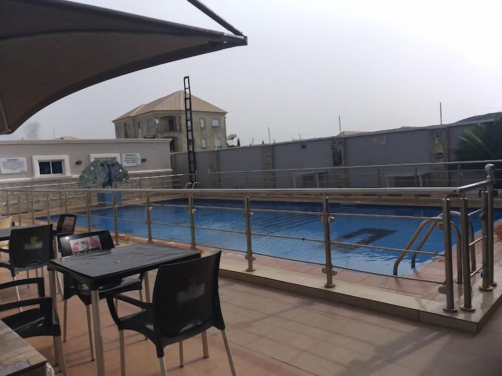Peninsula Suites