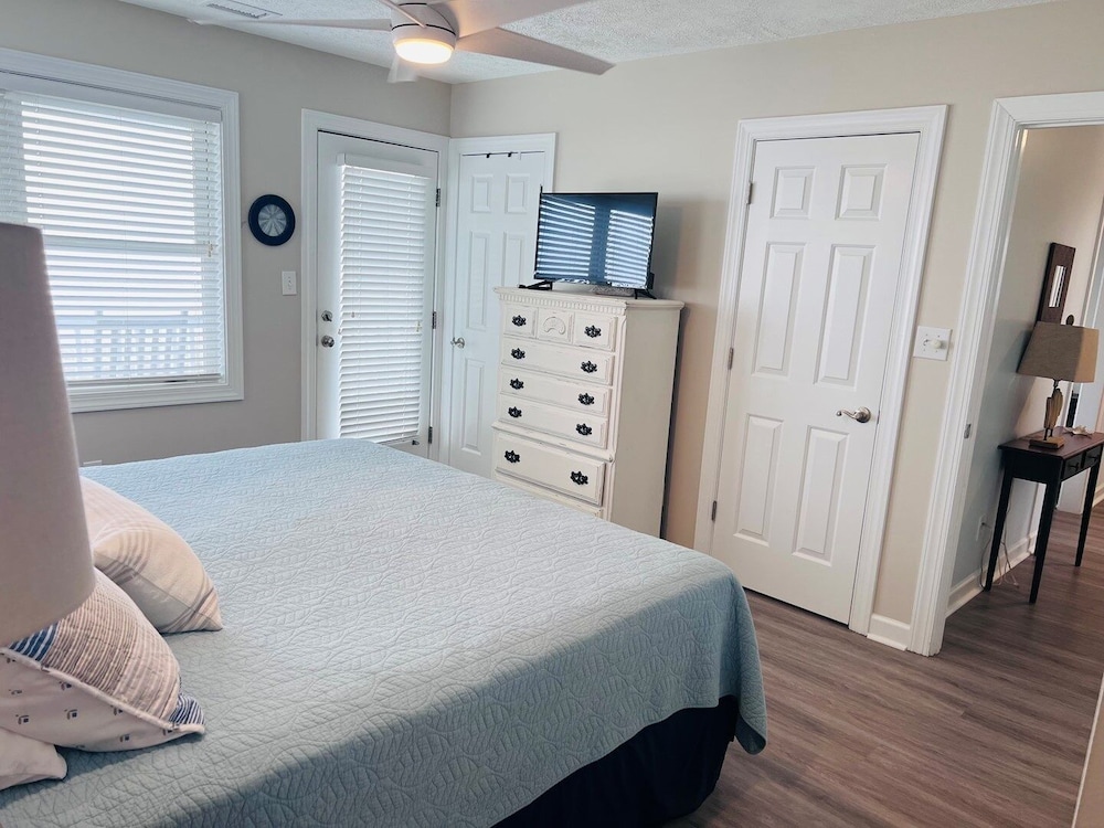 Sunny Times 4 Bedroom Home by RedAwning