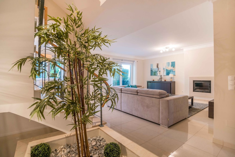 Portimão Elegant House by Homing