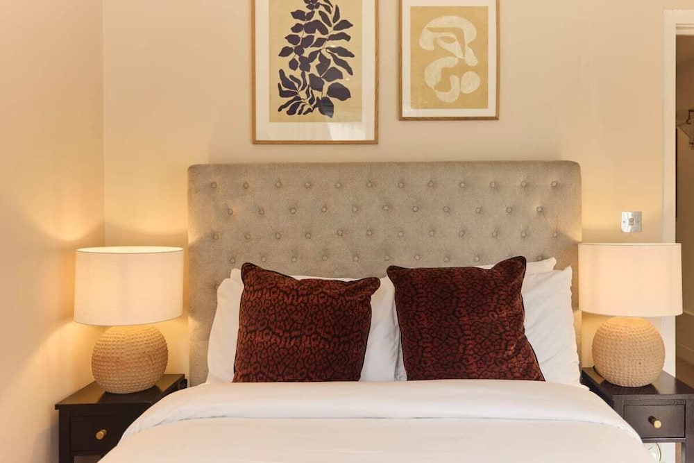 The Queen's Park Getaway - Adorable 2bdr Flat With Terrace