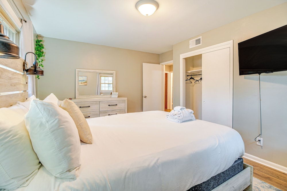 4 Mi to Savannah: Home w/ Gazebo & Seasonal Pool!
